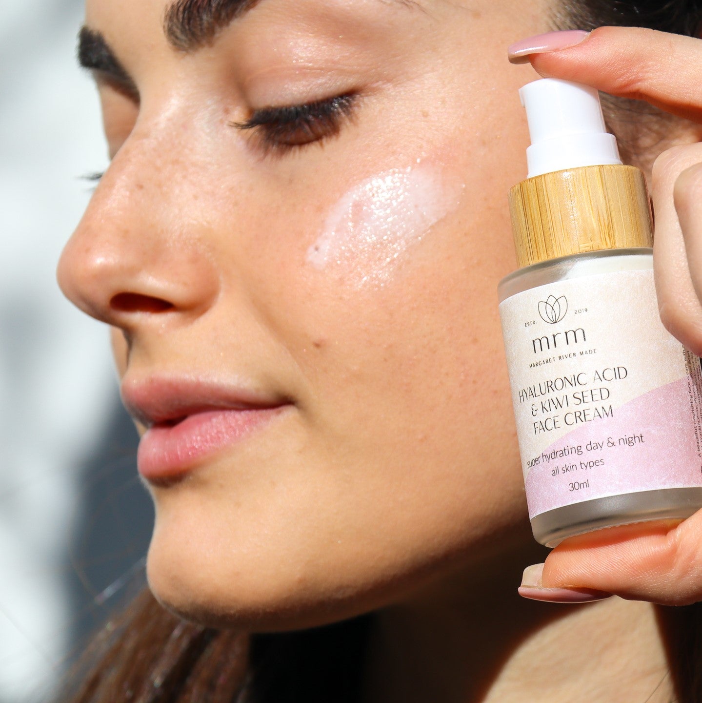 The Incredible benefits of Kiwi Seed Oil for your Skin